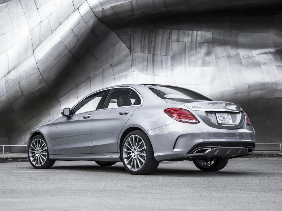  Mercedes-Benz C300 4Matic AMG Line 2015 года  (US) (фото 12 из 23)